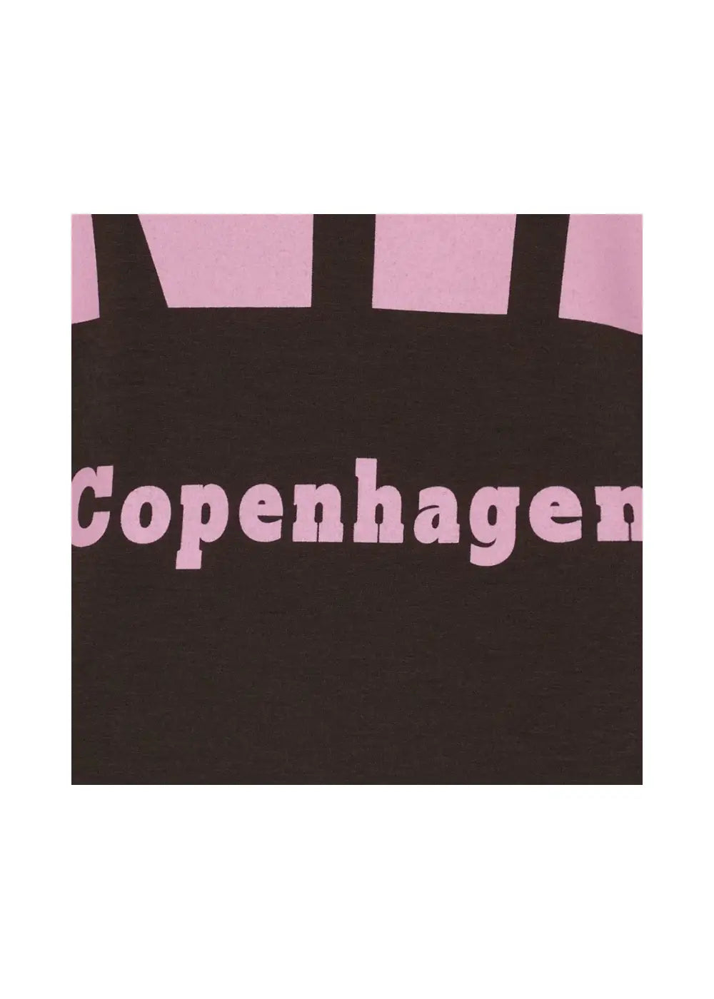 Ruskea oversized collegepaita printtikuviolla, pehmeä ja joustava materiaali, pitkät hihat ja O-pääntie