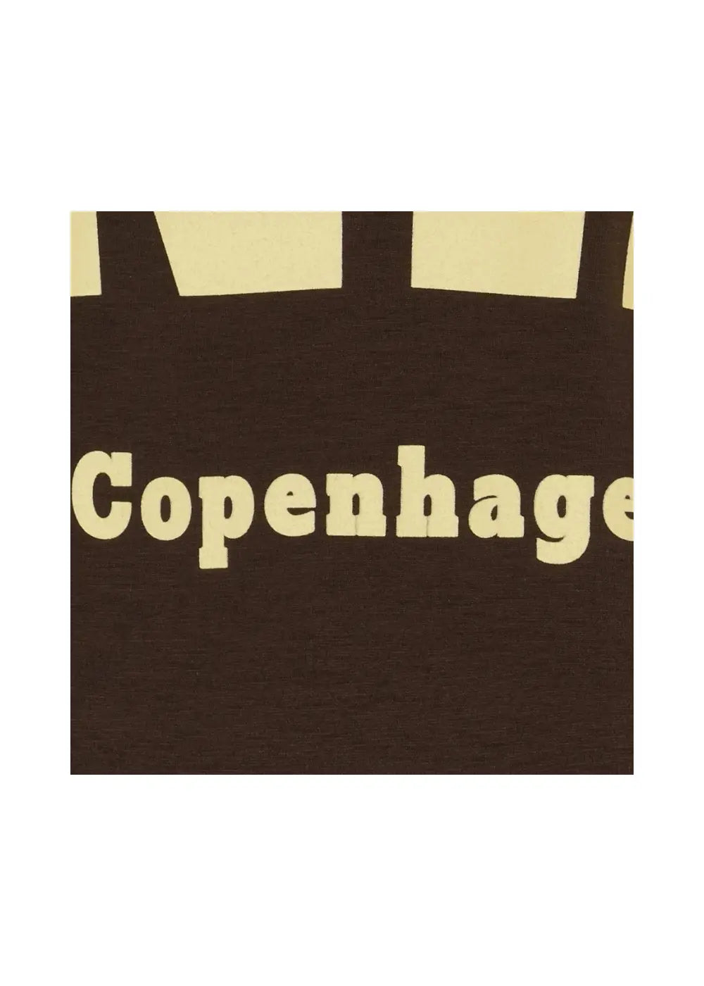 Ruskea-keltainen oversized collegepaita printtikuviolla, pehmeä ja joustava materiaali, pitkät hihat ja O-pääntie