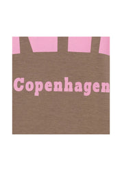 Taupen värinen oversized collegepaita printtikuviolla, pehmeä ja joustava materiaali, pitkät hihat ja O-pääntie