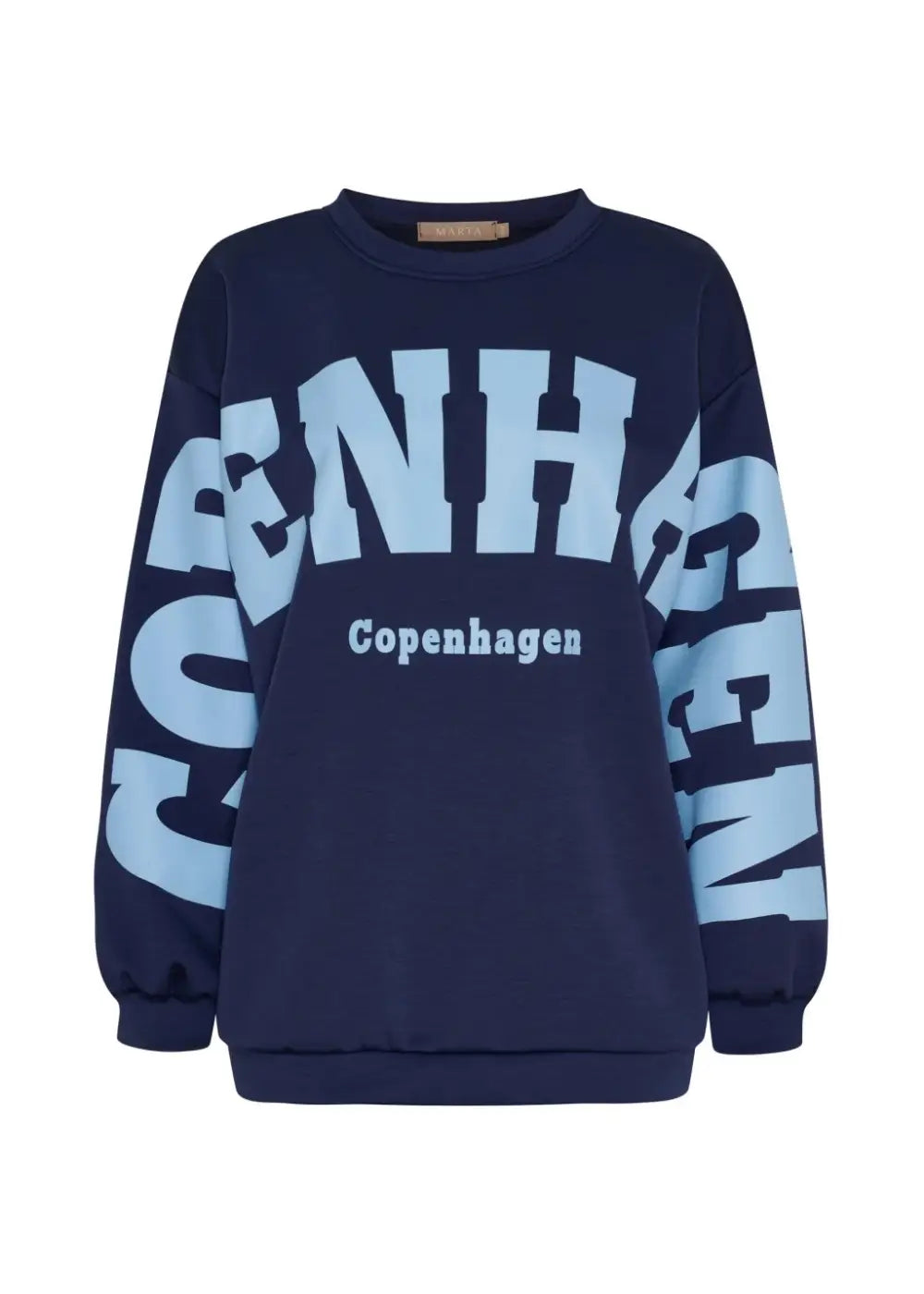 Tummansininen oversized collegepaita printtikuviolla, pehmeä ja joustava materiaali, pitkät hihat ja O-pääntie