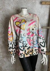 Hauska collegepaita leikkisällä kuviolla, pehmeä nupukkimainen materiaali, alaspäin kapeneva malli ja O-pääntie