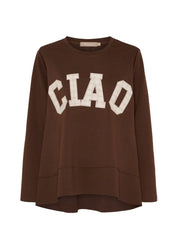 Trendikäs, pehmeä A-linjainen collegepaita Ciao-tekstillä arkeen; joustava kangas ja pidempi takahelma lisäävät mukavuutta.