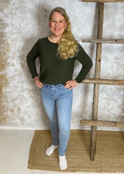 Trendikkäät korkeavyötäröiset jeggingsit naisille, pehmeä stretch, kuminauhavyötärö, kapeneva lahje ja käytännölliset taskut