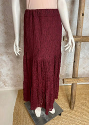 Boheemi pitsihame frillahelmalla ja A-linjaisella mallilla, leveä kuminauhavyötärö ja joustava alushame