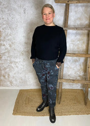 Naisten kukkakuvioiset stretch-housut, joustava materiaali, korkea vyötärö, kapeneva lahje ja käytännölliset taskut