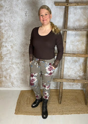 Naisten kukkakuvioiset stretch-housut, joustava materiaali, korkea vyötärö, kapeneva lahje ja käytännölliset taskut