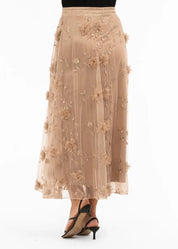 Pitkä juhlahame läpinäkyvästä mesh-kankaasta, kohokukkakoristeet ja köynnöskirjailut, A-linjainen, joustava alushame, kuminauhavyötärö, romanttinen kullansävy