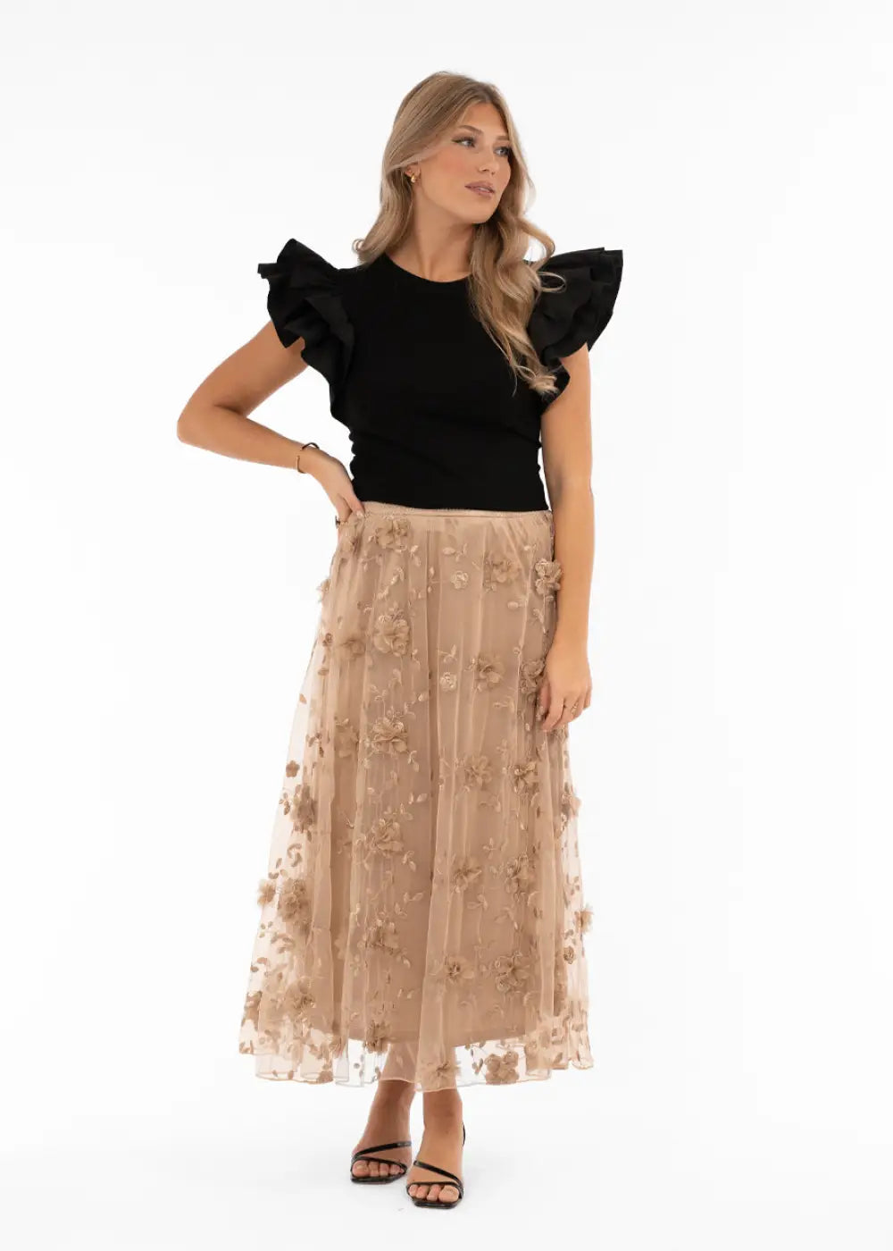 Pitkä juhlahame läpinäkyvästä mesh-kankaasta, kohokukkakoristeet ja köynnöskirjailut, A-linjainen, joustava alushame, kuminauhavyötärö, romanttinen kullansävy