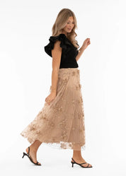 Pitkä juhlahame läpinäkyvästä mesh-kankaasta, kohokukkakoristeet ja köynnöskirjailut, A-linjainen, joustava alushame, kuminauhavyötärö, romanttinen kullansävy