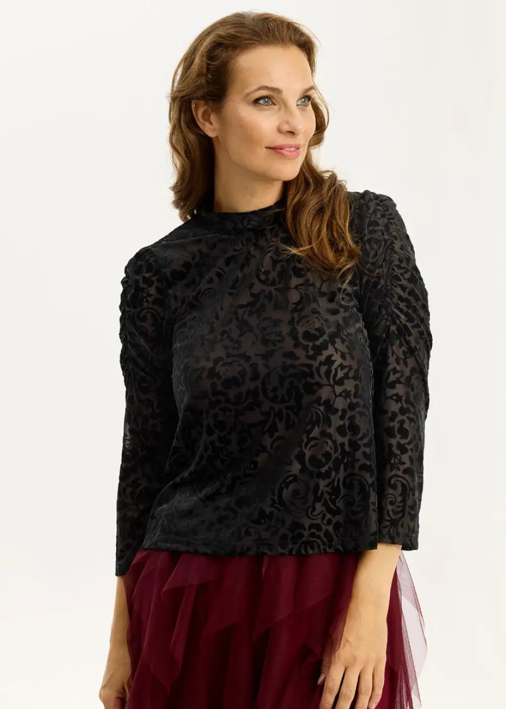 Elegantti mesh-juhlapaita kohosamettikuvioilla, vajaamittaisilla puffihihoilla ja A-linjaisella mallilla arkeen ja juhlaan.