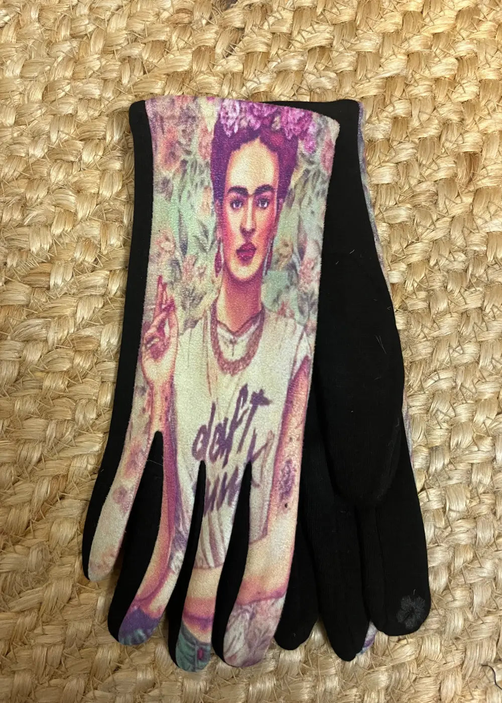 kaesine-frida-kahlo-4-0925-kaesineet-mervin-putiikki-merci-105.webp