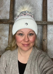 Kuviollinen talvipipo tupsulla - VALKOINEN 1125