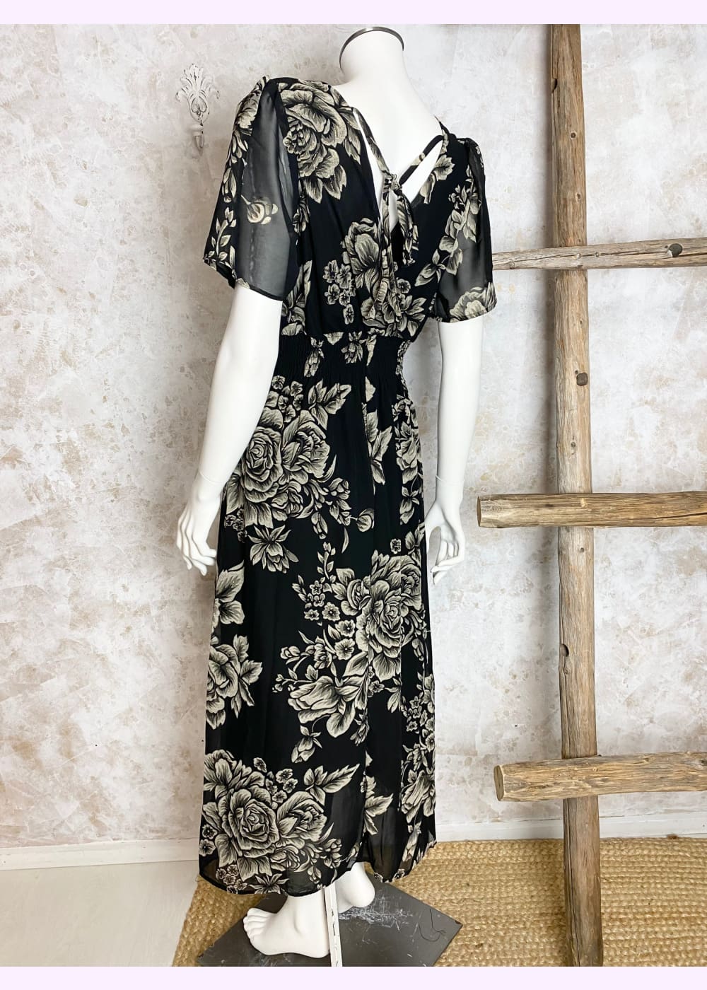 Mekko donna beigemusta 0525 - mekko