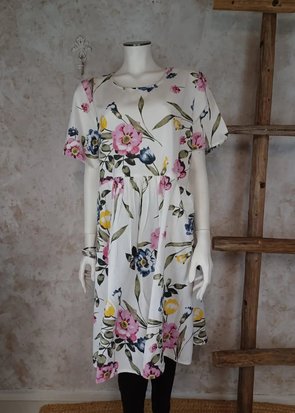 Mekko lovina flower dny kukkaprintti pluskoko - mekko