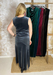 Säkenöivän kaunis hihaton velour-mekko naisille, pehmeä stretch, vesiputouskaulus, imarteleva malli ja näyttävä levenevä helma