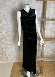 Säkenöivän kaunis hihaton velour-mekko naisille, pehmeä stretch, vesiputouskaulus, imarteleva malli ja näyttävä levenevä helma