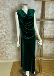 Säkenöivän kaunis hihaton velour-mekko naisille, pehmeä stretch, vesiputouskaulus, imarteleva malli ja näyttävä levenevä helma