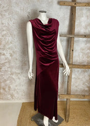 Säkenöivän kaunis hihaton velour-mekko naisille, pehmeä stretch, vesiputouskaulus, imarteleva malli ja näyttävä levenevä helma