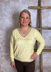 Pehmeä neule V-pääntiellä, glitter-painatuksella ja alaspäin kapenevalla mallilla, laskettu olkalinja ja kultakirjailut resoreissa