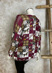 Persoonallinen pitkähihainen neulepusero ohutta joustavaa neulosta, hevosaiheinen ruutukuvio ja glitter-ommel hihansuissa ja helmassa