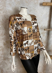 Persoonallinen pitkähihainen neulepusero ohutta joustavaa neulosta, hevosaiheinen ruutukuvio ja glitter-ommel hihansuissa ja helmassa