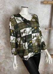 Persoonallinen pitkähihainen neulepusero ohutta joustavaa neulosta, hevosaiheinen ruutukuvio ja glitter-ommel hihansuissa ja helmassa