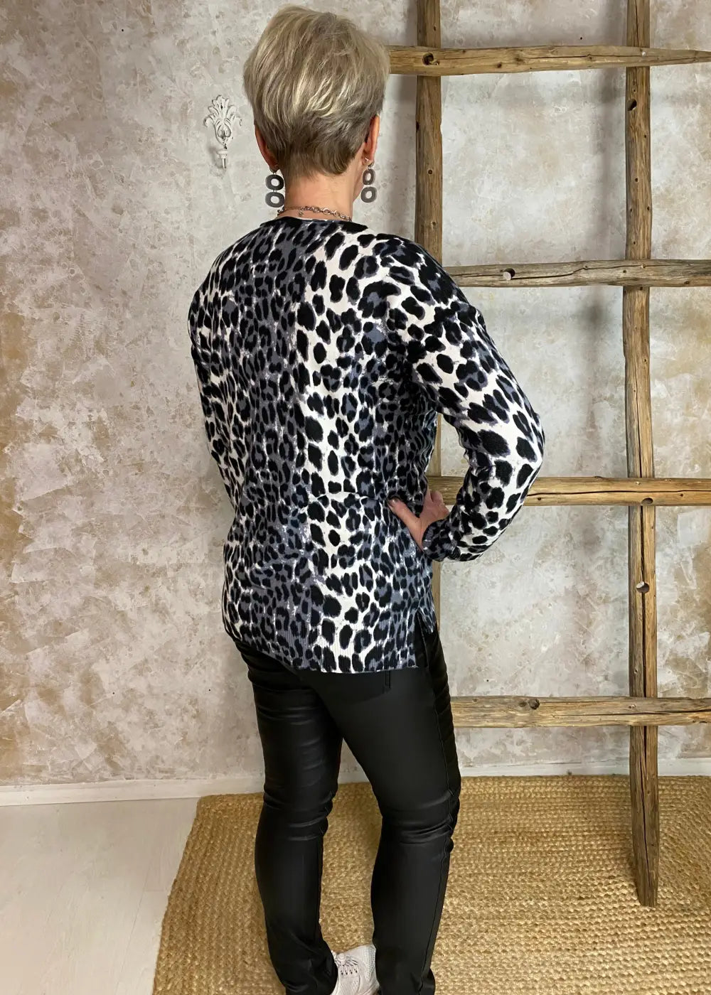 Neule leo outi harmaa 0125 - neule