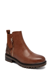 Kamelinsävyiset nilkkurit kimaltavalla kantapäällä, joustavalla resorilla ja vetoketjuilla – tyylikkäät arkeen ja juhlaan