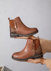 Kamelinsävyiset nilkkurit kimaltavalla kantapäällä, joustavalla resorilla ja vetoketjuilla – tyylikkäät arkeen ja juhlaan