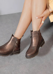 Ruskeat nilkkurit kimaltavalla kantapäällä, joustavalla resorilla ja vetoketjuilla – tyylikkäät arkeen ja juhlaan