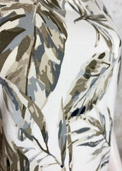 Naisten holkkihihainen paita maanläheisellä lehtikuviolla, joustava materiaali, suora malli ja O-pääntie