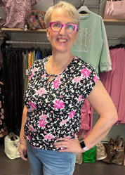 Naisten pinkki trikoopaita, pehmeä ja joustava materiaali, holkkihihat, O-pääntie ja pussimainen helma