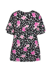 Naisten hurmaava trikoopaita pinkkinä, tiheä kukkakuvio, pehmeä ja joustava materiaali, naisellinen malli, V-pääntie, frillahihat ja rypytys