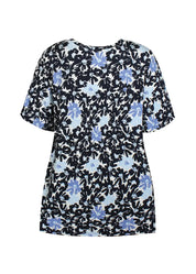 Naisten hurmaava trikoopaita sinisenä, tiheä kukkakuvio, pehmeä ja joustava materiaali, naisellinen malli, V-pääntie, frillahihat ja rypytys