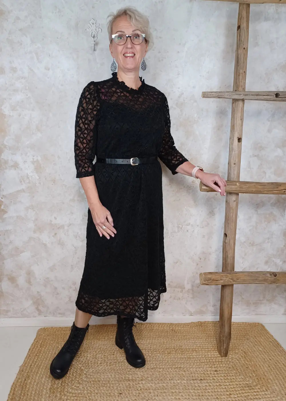 Pitsimekko gila cream musta - mekko