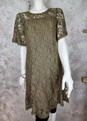 Pitsimekko kit lace cream 0723 vihreä | mekko