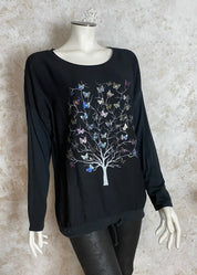 Värikäs elämänpuu-paita, jossa pitkät hihat, kimaltava etukuvio, laskettu olkalinja ja säädettävä helma.