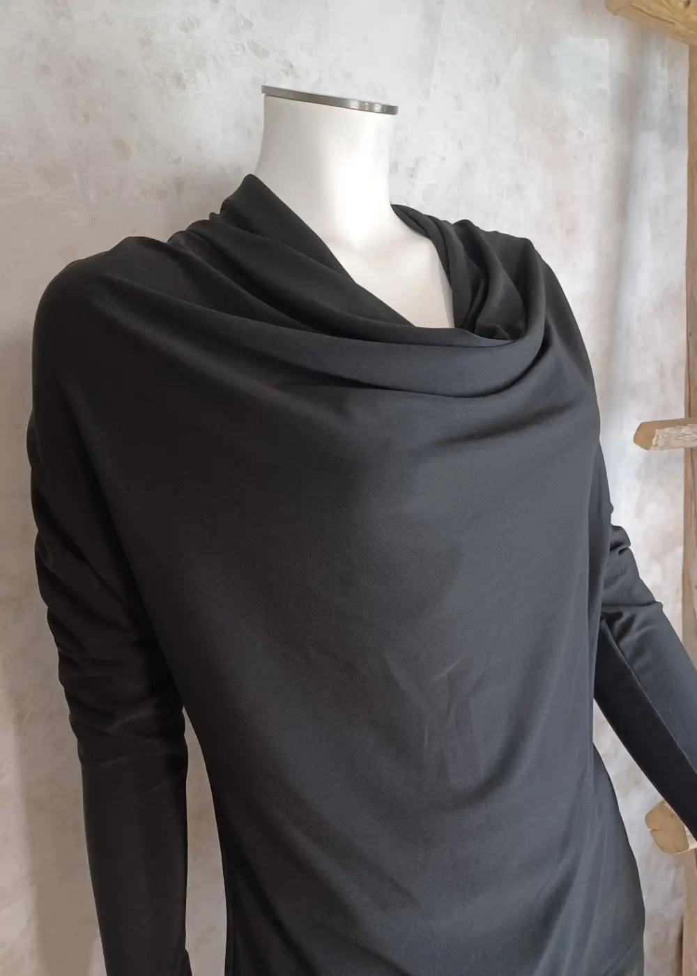 Pusero marc lauge sia waterfall musta 0923 - pusero