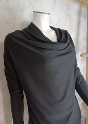 Pusero marc lauge sia waterfall musta 0923 - pusero