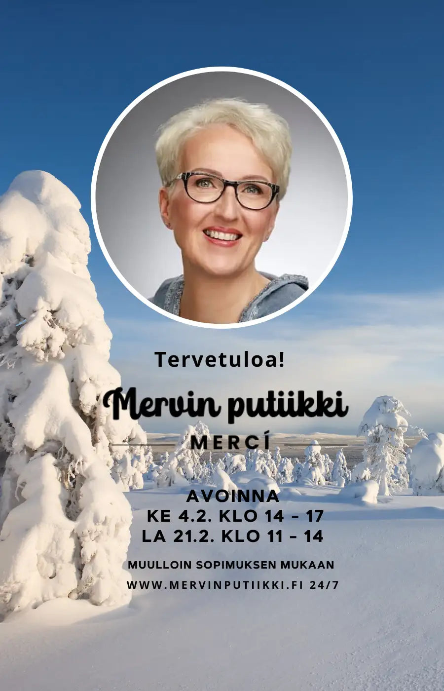 Pyöreä muotokuva hymyilevästä naisesta, jolla on lyhyet valkoiset hiukset ja mustareunaiset lasit, pukeutuneena harmaaseen teksturoituun yläosaan.