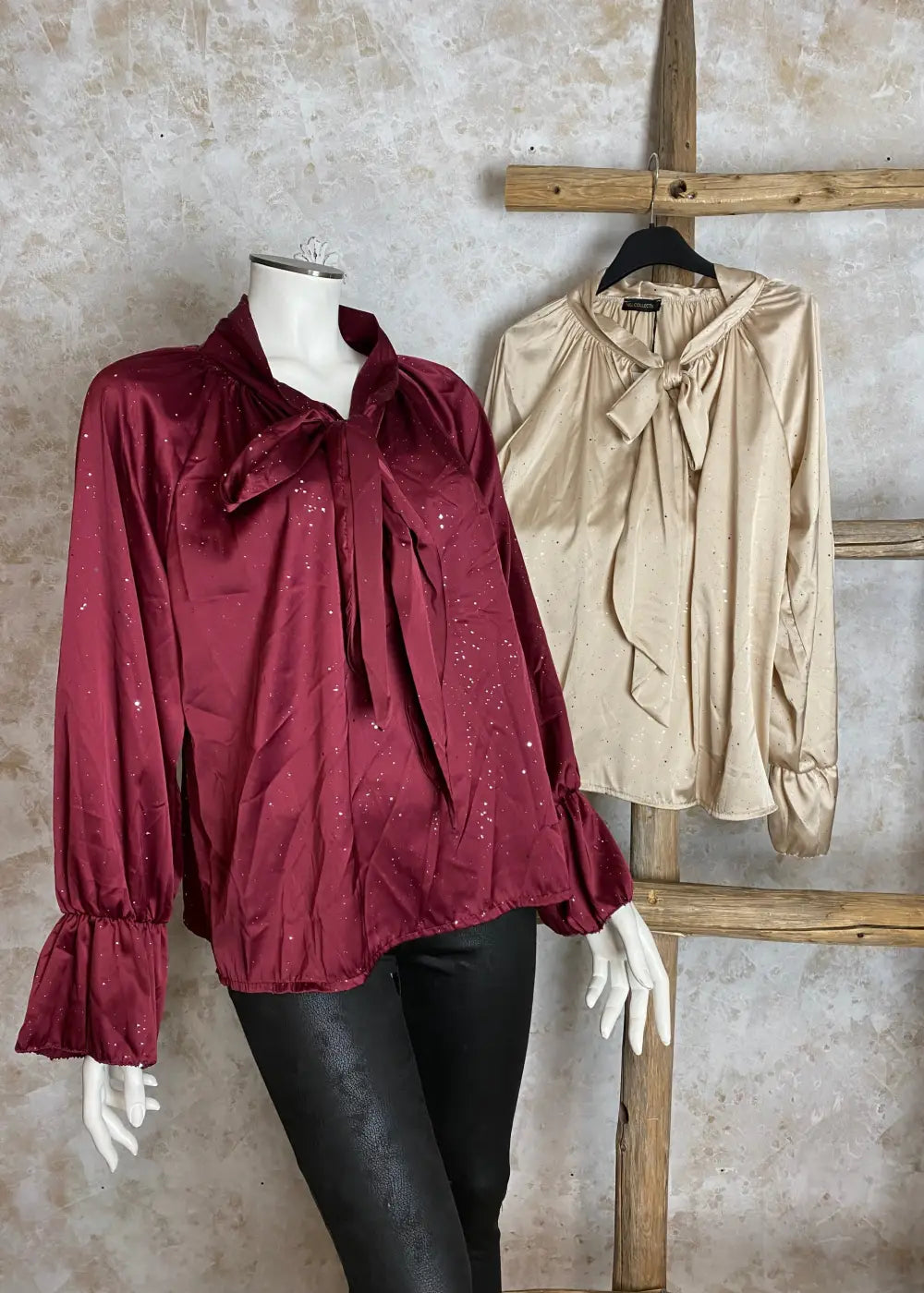 Kimaltava satiinipusero naisille, hopeakoristeet, syvä V-pääntie, leveät hihat ja frillayksityiskohdat juhlaan ja arkeen