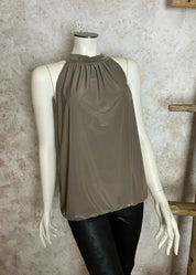 Rento hihaton toppi naisille, yksivärinen, solmittavat nauhat, koristeleikkaus, joustava ja kevyt materiaali.