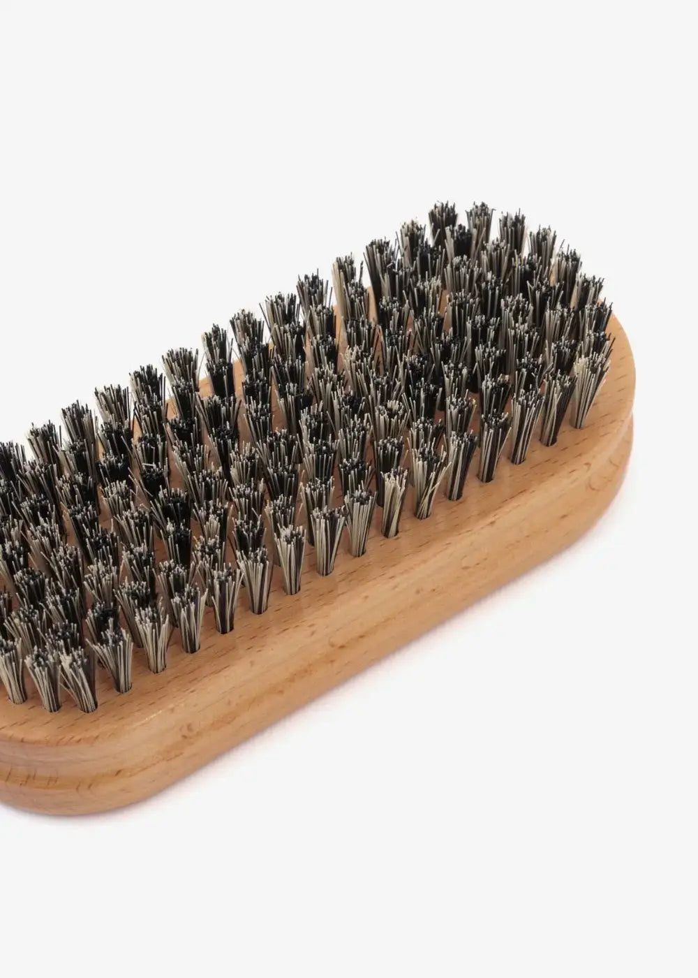 Arkivé Care vaateharja poistaa nukan ja lian hellävaraisesti, sopii villalle, silkille ja muille tekstiileille, myös kodintekstiileille