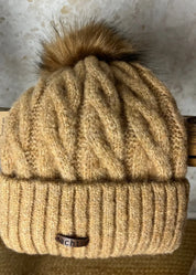 Yksivärinen talvipipo tupsulla 1125