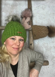 Yksivärinen talvipipo tupsulla 1125